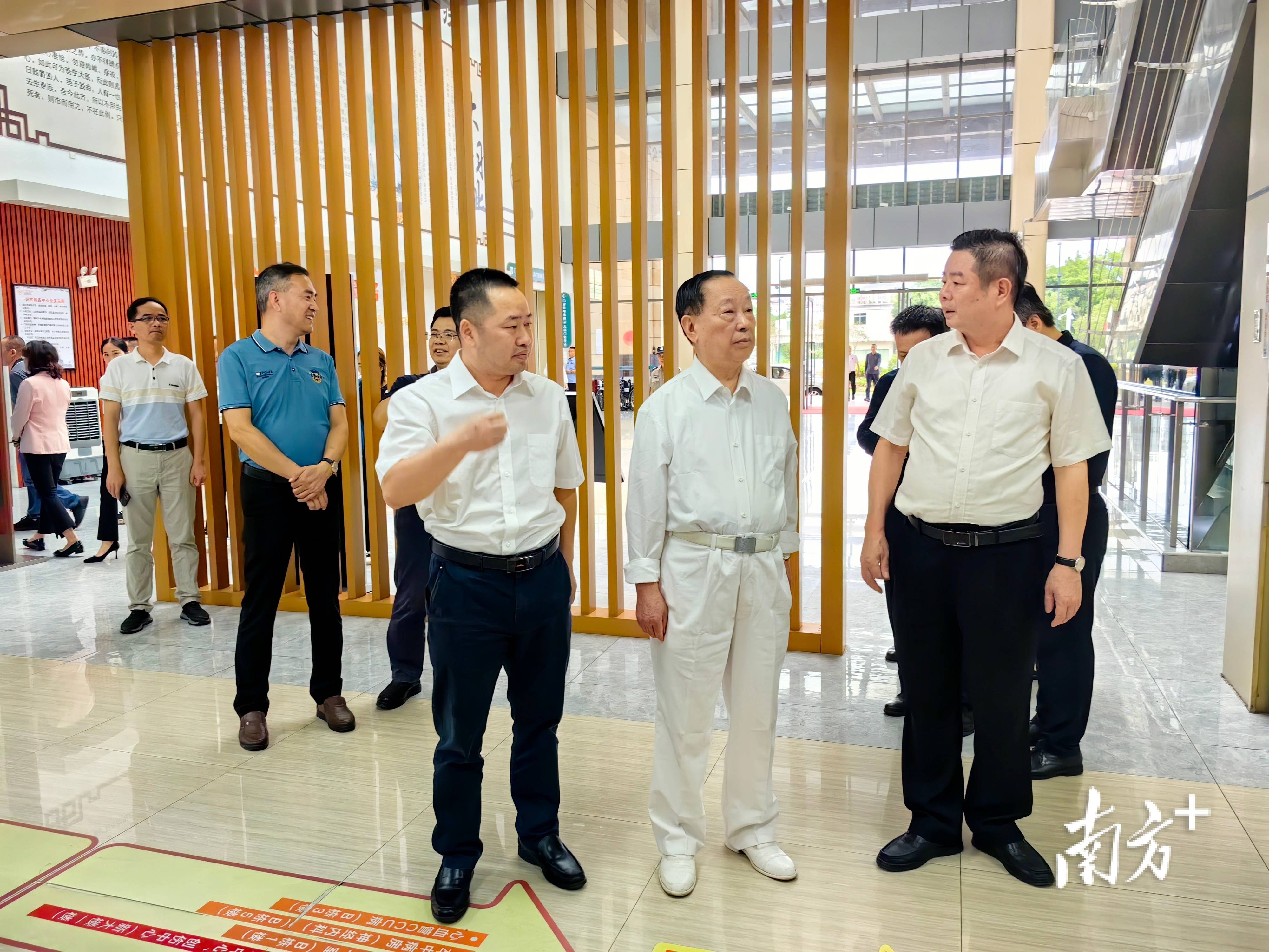 “把医学研究成果写在祖国大地上”廖万清院士到广州中医药大学梅州医院调研院士来啦·梅州(图3)